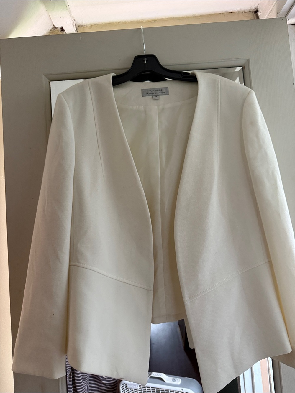 Tahari Cream Collarless Open Blazer